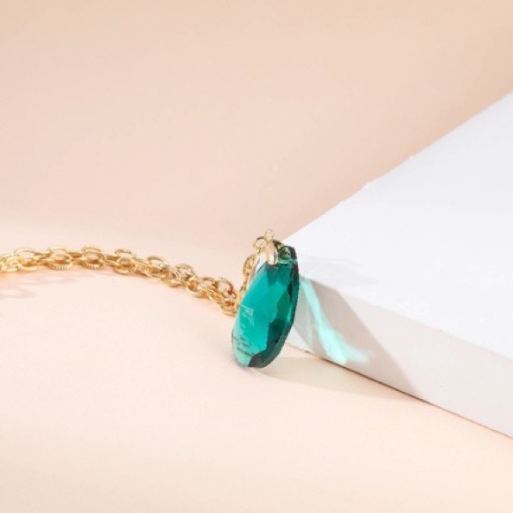 Green and Gold Drop Shaped Necklace - Picture 2 of 7